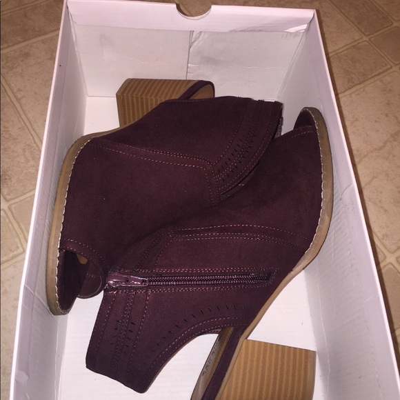 SONOMA BURGUNDY PEEP TOE SLING BACK ANKLE BOOTIES - Picture 5 of 5